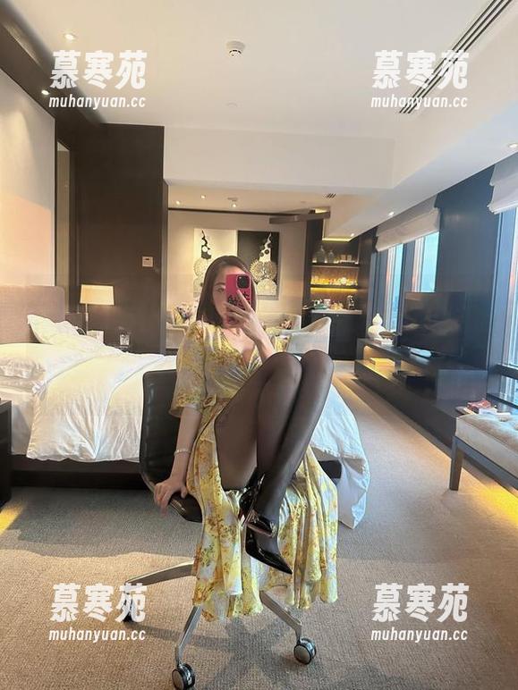 果儿Victoria 微密圈 - 不得不说,果儿Victoria的原图每次都很出乎意料,御姐气场让人想多停留一会。