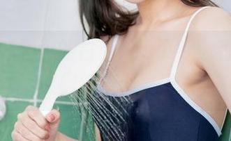面对果咩酱w的白色cos更新，我的审美又得重新调整了…