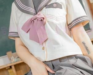 桃良阿宅的牛仔裤秀：壁纸比牛仔裤还重要？