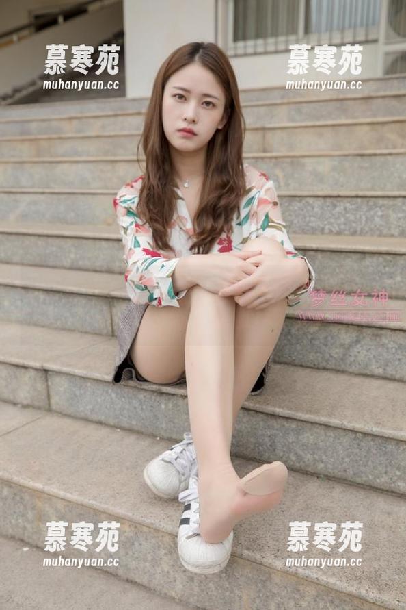 梦丝女神 - 好吧，灵唯的瑜伽写真集真的是让我停留太久，下载这样好不好？