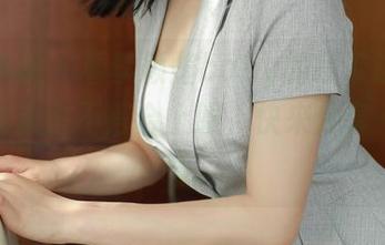 模范学院 – 看李颖煊baby的吊带造型，美图让人舍不得合上眼，快来分享一探究竟。