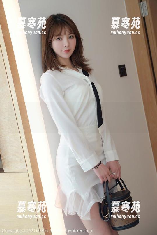 模范学院-艾莉Evelyn 模范学院 - 图片里的艾莉Evelyn,演绎校园“随便走走”的真谛。