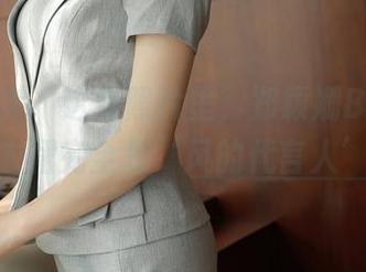 模范学院 – 这张照片里，郑颖姗Bev的连衣裙完全是‘风的代言人’