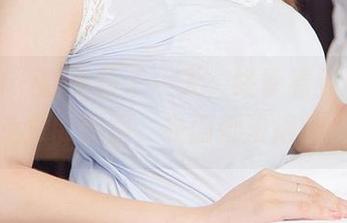 爱尤物 – 割草割了一天，终于看到歆瑶的兔女郎原图，衣服都没得跑！