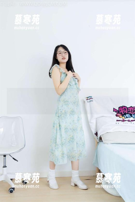 物恋传媒 - 小晴天的美脚写真，总觉得能引发一场“无敌闪光”的网盘争夺战。