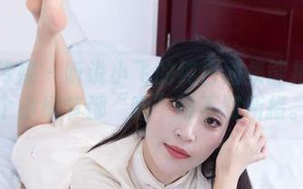 物恋传媒 – 听说小飞的纯白图集能把每一个小细节都“晒”得不知所措。