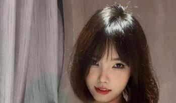 微密圈 – 琳铛铛的网袜小护士写真全集：她的护理技能，我都不敢直视。