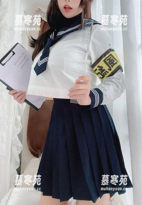 白烨烨作品赏析：花酒与少女，每一帧都在勾引