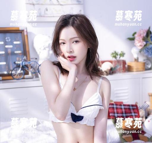 当“白露Bululu”遇上“女友”：COS照里的小情绪