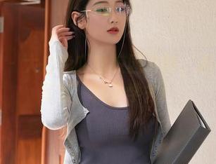 秀人网 – 大白兔吖的校园之旅，必看福利写真，秒想学去！