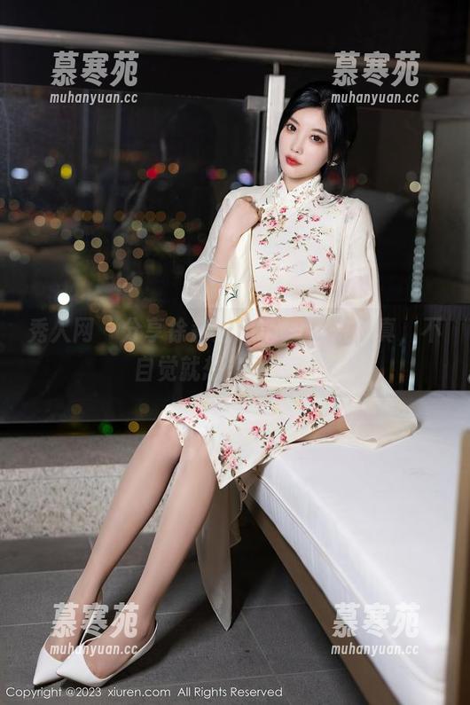 秀人网 - 分享徐莉芝Booty旗袍写真，不自觉就想多看几遍。
