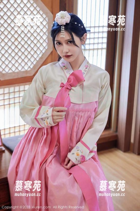 秀人网-雨夕cy 秀人网 - 雨夕cy的女王套图,画风微妙,难道女王也在流行可爱风吗…是不是该给她点建议?