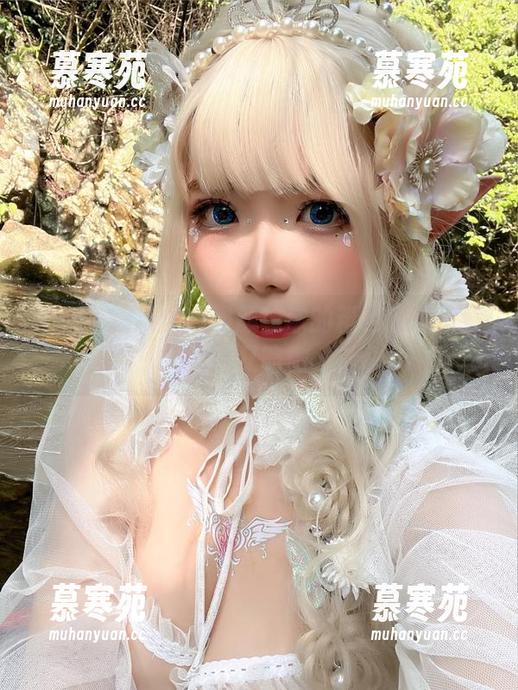 不得不赞叹：自闭颜球球的粉色私拍资源，感觉清新又略微…神秘。