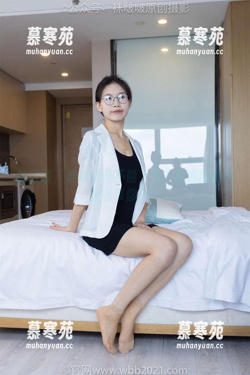 袜啵啵 - 谁说板鞋不能上天？小淳的美图图包带你飞！