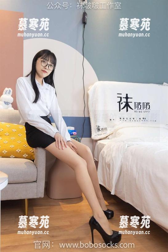 袜啵啵 - 校服印象派：瑶瑶的无圣光摄影合集，轻松赢得焦点。