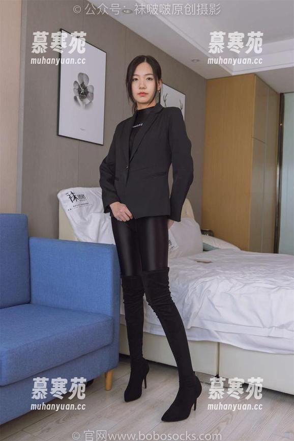袜啵啵-甜甜圈 袜啵啵 - 当甜甜圈遇上板鞋,写真中的舒适与时髦完美结合