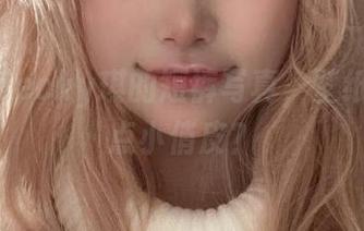 贝贝琪Becky琪的短裤写真，壁纸里藏了点小俏皮？