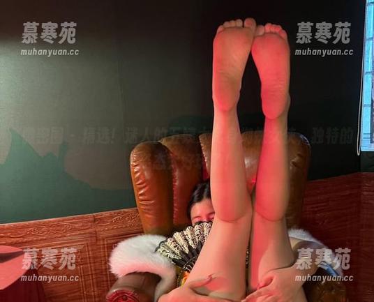 微密圈 - 精选！迷人的五姨太化身蜘蛛女侠，独特的姿态太好玩了！