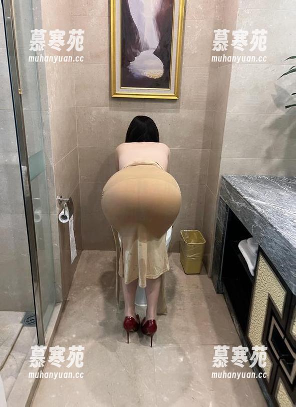 微密圈 - 迷人的五姨太的图包，户外之旅，不知道她在拍啥，但风景不错啊！