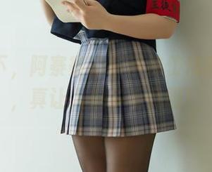 高画质下，阿寨寨的吊带袜仿佛有了生命，真让人想多看几眼！