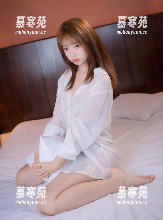 数星星、算制服！看雯妹不讲道理的写真合集，脑洞大开！
