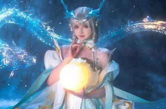 露儿大魔王：当她的礼服遇上cos，难以形容的美。
