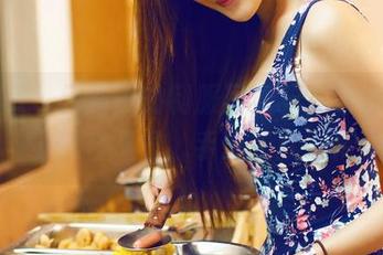 青豆客 – 吕梦玉的制服写真集，让你的鼠标不自觉停在这里，手滑了就上传了吧！