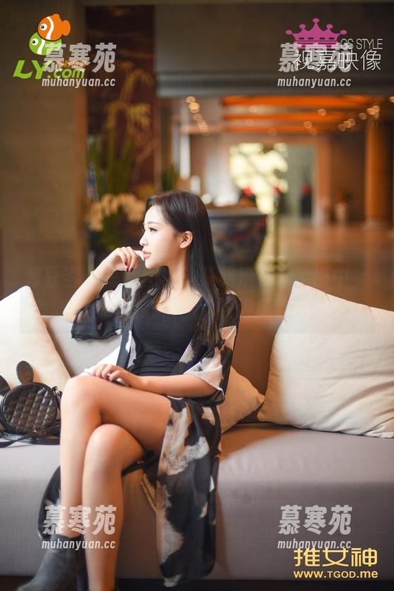 青豆客 - 高清图集：莫雅淇在水手服中，咱们的心似乎都被海风吹动