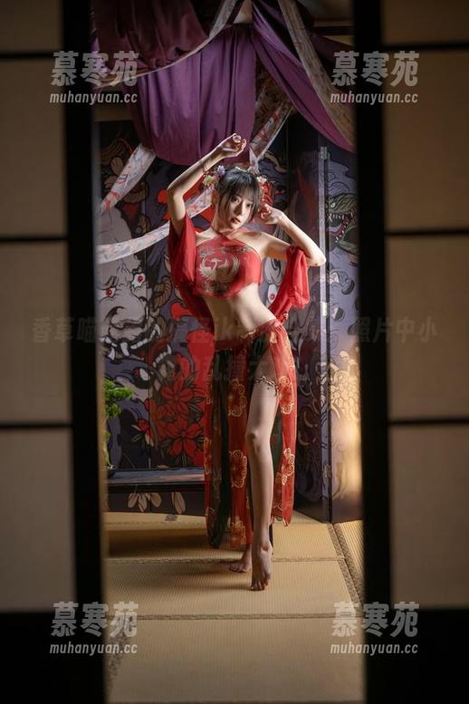 香草喵露露 香草喵露露的搞怪jk制服合集:照片中小露的乱撞大戏!