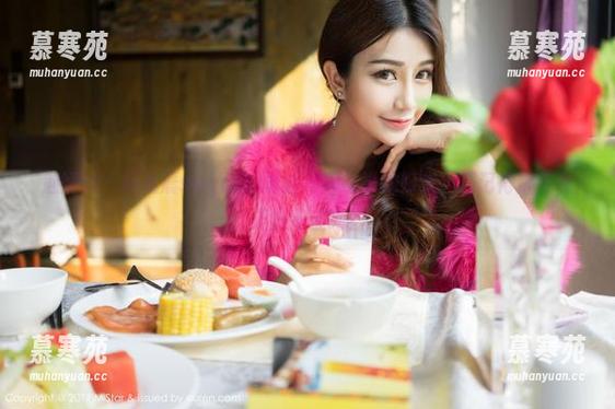 魅妍社 - 杨晨晨sugar的最新写真：学妹归来，还记得那年夏天的青涩吗？