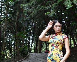 魔镜街拍 – 婷婷的黑丝造访：午后休闲体态高清图包，包臀灰裙谁能顶得住？