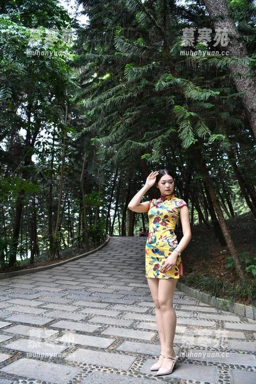 魔镜街拍 - 婷婷的黑丝造访：午后休闲体态高清图包，包臀灰裙谁能顶得住？