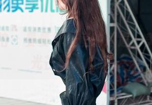 魔镜街拍 – 曼曼与天使的邂逅，美图里的光芒摄人心魄。