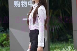 魔镜街拍：在蓝色的海洋中遇见热裤美女，图包全装齐了！