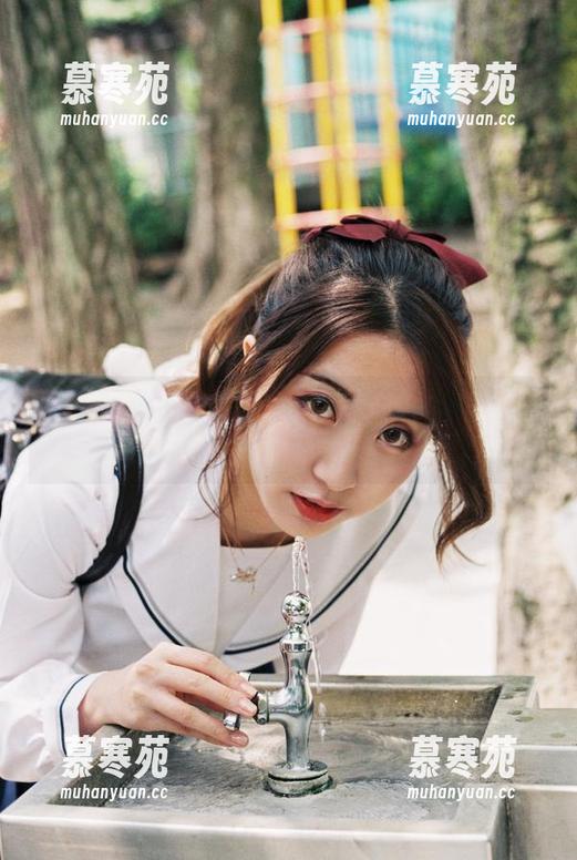 在黑川的网袜套图中，发现隐藏的小趣味！